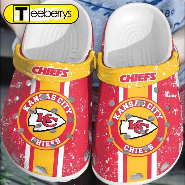 Footwearmerch NFL KC Chiefs Football  Comfortable Clogs Shoes For Men Women