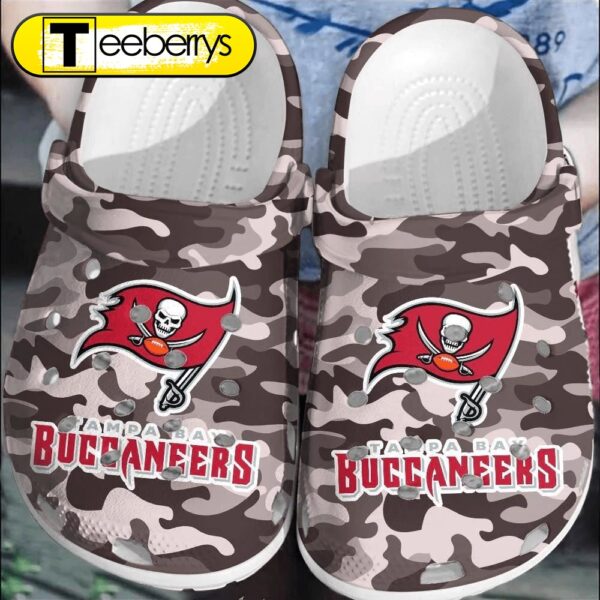 Footwearmerch NFL Tampa Bay Buccaneers Clogs Comfortable  Shoes For Men Women